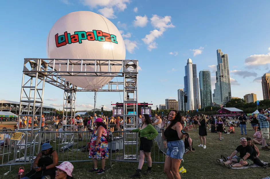 people visiting the lollapalooza festival